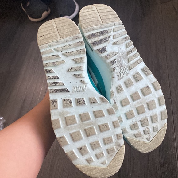 EUC Air max Thea Nikes - Picture 5 of 6